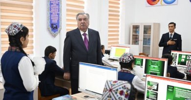 Сарвари давлат Эмомалӣ Раҳмон дар ноҳияи Данғара Муассисаи таҳсилоти миёнаи умумии №89-ро мавриди истифода қарор доданд Сарвари давлат Эмомалӣ Раҳмон дар ноҳияи Данғара Муассисаи таҳсилоти миёнаи умумии №89-ро мавриди истифода қарор доданд