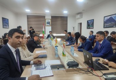 Канда шудани пиряхи Деҳдал дар ҳудуди ноҳияи Тоҷикобод мавриди баҳсу барасии коршиносон қарор гирифт Канда шудани пиряхи Деҳдал дар ҳудуди ноҳияи Тоҷикобод мавриди баҳсу барасии коршиносон қарор гирифт