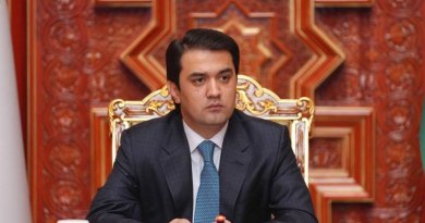 Рустами Эмомалӣ аз Агентии назорати давлатии молиявӣ ва мубориза бо коррупсия дархост намуданд, ки кори мақомоти шаҳри Душанберо санҷад Рустами Эмомалӣ аз Агентии назорати давлатии молиявӣ ва мубориза бо коррупсия дархост намуданд, ки кори мақомоти шаҳри Душанберо санҷад