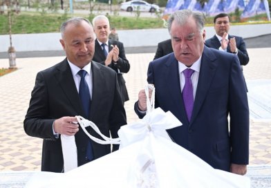 Пешвои миллат Эмомалӣ Раҳмон Маркази фарҳанг ва рушди технологияҳои инноватсиониро дар Донишгоҳи давлатии ҳуқуқ, бизнес ва сиёсати Тоҷикистон ифтитоҳ намуданд