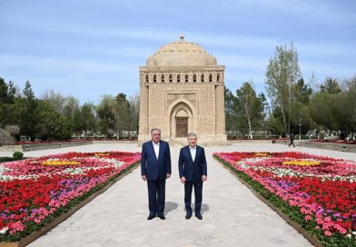 Сарони давлатҳо Эмомалӣ Раҳмон ва Шавкат Мирзиеёв аз мавзеъҳои таърихии шаҳри қадимаи Бухоро боздид намуданд Сарони давлатҳо Эмомалӣ Раҳмон ва Шавкат Мирзиеёв аз мавзеъҳои таърихии шаҳри қадимаи Бухоро боздид намуданд