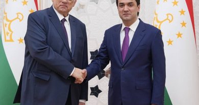 Рустами Эмомалӣ бо Ненад Лалович мулоқот намуданд Рустами Эмомалӣ бо Ненад Лалович мулоқот намуданд