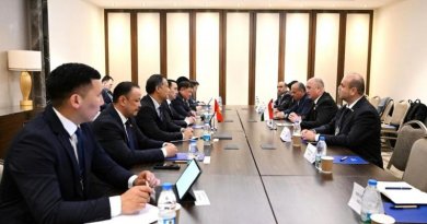 Раиси Маҷлиси намояндагони Тоҷикистон бо Раиси Жогорку Кенеши Қирғизистон вохӯрӣ намуд