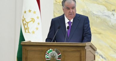 Сарвари давлат Эмомалӣ Раҳмон бо роҳбарону кормандони мақомоти адлияи кишвар мулоқот намуданд Сарвари давлат Эмомалӣ Раҳмон бо роҳбарону кормандони мақомоти адлияи кишвар мулоқот намуданд