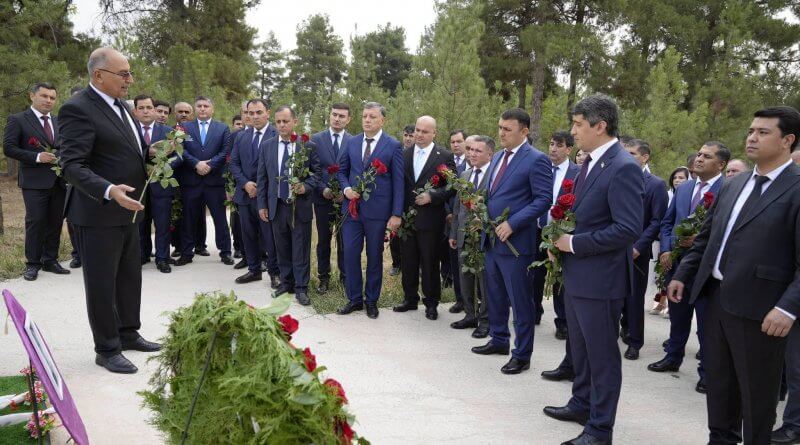 Дар ҳошияи ҳамоиши тантанавӣ таҳти унвони «Нақши Пешвои миллат муҳтарам Эмомалӣ Раҳмон…