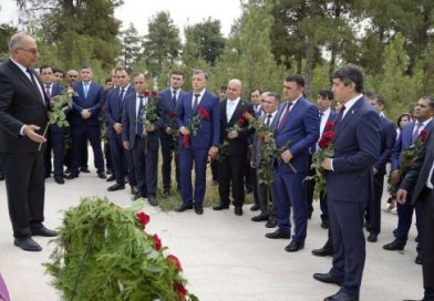 Дар ҳошияи ҳамоиши тантанавӣ таҳти унвони «Нақши Пешвои миллат муҳтарам Эмомалӣ Раҳмон…